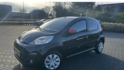 Occasion Peugeot 107 Active 68 PK (50 kW) 2013 Zwart Hatchback