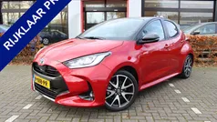 Rood Gebruikt 2022 Toyota Yaris Hybrid Executive Hatchback | € 24.950 (Eerlijke prijs)