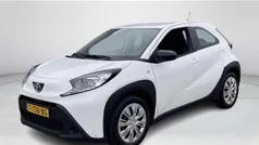 Gebruikt 2023 Toyota Aygo Play Hatchback | € 16.900 (Eerlijke prijs)