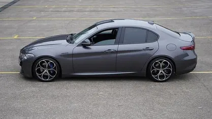 Grijs (metallic) Gebruikt 2019 Alfa Romeo Giulia Veloce Sedan | € 29.500 (Eerlijke prijs)