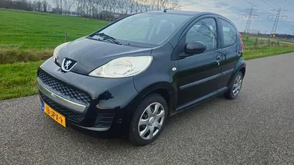 Zwart Occasion 2009 Peugeot 107 Hatchback | € 1.950 (Eerlijke prijs)