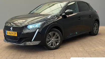 Zwart Occasion 2022 Peugeot e-208 Allure Hatchback | € 17.895 (Eerlijke prijs)
