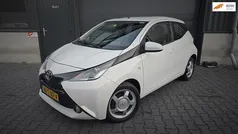 Gebruikt 2015 Toyota Aygo X-play Hatchback | € 7.450 (Eerlijke prijs)
