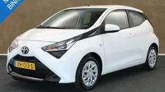 Wit Gebruikt 2019 Toyota Aygo X-play Hatchback | € 10.450 (Eerlijke prijs)