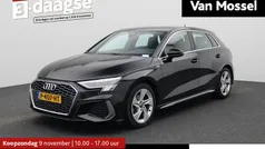 Zwart Gebruikt 2022 Audi A3 Sportback Design Hatchback | € 26.900 (Eerlijke prijs)