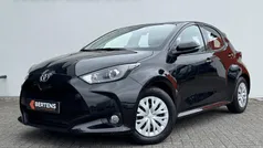 Zwart Gebruikt 2024 Toyota Yaris Hybrid Active Hatchback | € 22.895 (Eerlijke prijs)