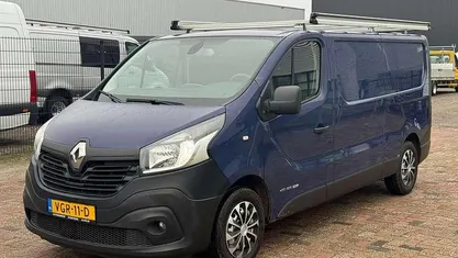 Blauw Gebruikt 2015 Renault Trafic MPV | € 7.950 (Eerlijke prijs)