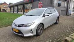 Grijs Gebruikt 2015 Toyota Auris Hybrid Hatchback | € 13.950 (Goede deal)