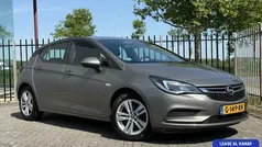 Bruin Gebruikt 2017 Opel Astra Edition Hatchback | € 8.950 (Goede deal)