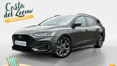 Moondust silver (licht grijs) Gebruikt 2024 Ford Focus ST-Line X Stationwagen | € 29.895 (Eerlijke prijs)