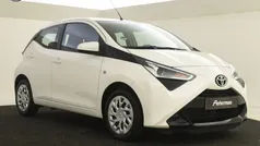 Wit Gebruikt 2020 Toyota Aygo X-play Hatchback | € 13.899 (Eerlijke prijs)