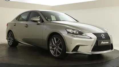 Gebruikt 2013 Lexus IS300h Sport Line Sedan | € 20.599 (Eerlijke prijs)