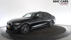 Zwart, metallic lak Gebruikt 2021 BMW 320 Basis Sedan | € 30.600 (Goede deal)