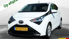 Wit Gebruikt 2022 Toyota Aygo X-play Hatchback | € 14.200 (Super prijs)
