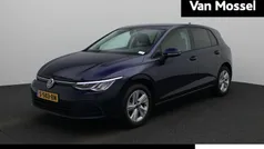 Blauw Gebruikt 2023 VW Golf VIII Life Hatchback | € 21.900 (Goede deal)