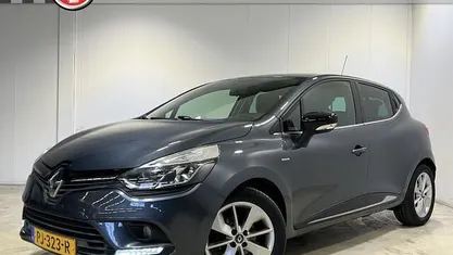 Grijs Occasion 2017 Renault Clio IV LIMITED Hatchback | € 9.740 (Eerlijke prijs)