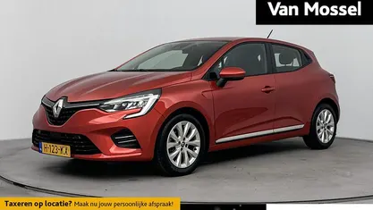 Rood Gebruikt 2020 Renault Clio V Zen Hatchback | € 13.735 (Eerlijke prijs)