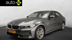 Grijs, metallic lak Gebruikt 2019 BMW 330e Sport Line Sedan | € 28.900 (Goede deal)