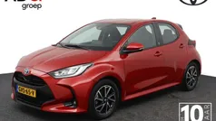 Rood Gebruikt 2023 Toyota Yaris Hybrid Hatchback | € 22.400 (Eerlijke prijs)