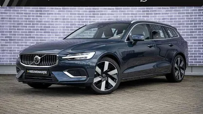 Blauw Gebruikt 2024 Volvo V60 Ultimate Stationwagen | € 43.899 (Eerlijke prijs)