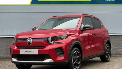 Rood (metallic) Nieuw 2025 Citroën e-C3 Hatchback | € 28.200 (Eerlijke prijs)
