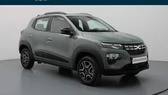 Groen, metallic lak Gebruikt 2023 Dacia Spring Essentiel Hatchback | € 14.290 (Eerlijke prijs)