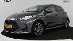 Grijs Gebruikt 2022 Toyota Yaris Hybrid Executive Hatchback | € 24.445 (Eerlijke prijs)