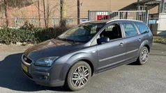 Grijs, metallic lak Gebruikt 2007 Ford Focus Ghia Stationwagen | € 1.499 (Eerlijke prijs)