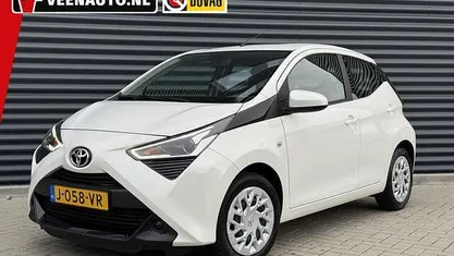 Wit Gebruikt 2020 Toyota Aygo X-play Hatchback | € 10.945 (Eerlijke prijs)