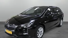 Zwart Gebruikt 2017 Opel Astra Innovation Stationwagen | € 9.845 (Eerlijke prijs)