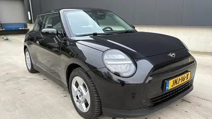 Occasion 2024 Mini Cooper SE Essential Hatchback | € 28.250 (Super prijs)