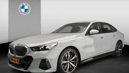 Gebruikt 2025 BMW 520 M Sport Sedan | € 58.900 (Eerlijke prijs)