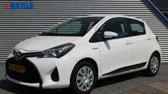 Wit Gebruikt 2016 Toyota Yaris Hatchback | € 12.690 (Eerlijke prijs)