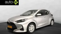 Grijs Gebruikt 2022 Toyota Yaris Hybrid Active Hatchback | € 19.900 (Eerlijke prijs)