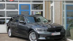 Grijs Gebruikt 2022 BMW 320e Sport Line Stationwagen | € 32.950 (Goede deal)