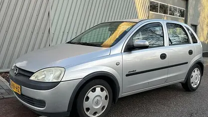 Grijs Occasion 2001 Opel Corsa Hatchback | € 990 (Eerlijke prijs)