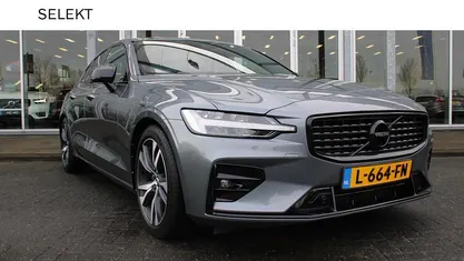 Grijs (metallic) Gebruikt 2021 Volvo S60 R-Design Sedan | € 28.900 (Eerlijke prijs)