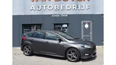 Grijs Gebruikt 2018 Ford Focus Hatchback | € 15.950 (Eerlijke prijs)