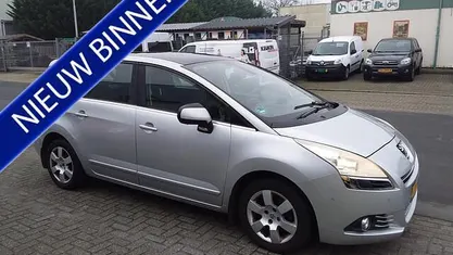 Grijs (metallic) Gebruikt 2010 Peugeot 5008 MPV | € 2.650 (Eerlijke prijs)