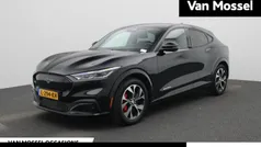 Zwart Gebruikt 2021 Ford Mustang Mach-E SUV | € 25.900 (Goede deal)
