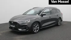 Grijs Gebruikt 2023 Ford Focus ST-Line Stationwagen | € 25.940 (Eerlijke prijs)