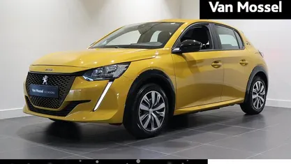 Geel Occasion 2022 Peugeot e-208 Active Hatchback | € 15.440 (Eerlijke prijs)