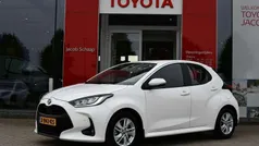 Wit Gebruikt 2023 Toyota Yaris Business Edition Hatchback | € 21.999 (Eerlijke prijs)