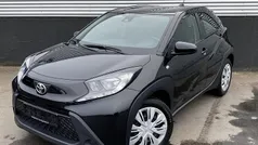 Zwart Gebruikt 2022 Toyota Aygo Play Hatchback | € 15.900 (Eerlijke prijs)