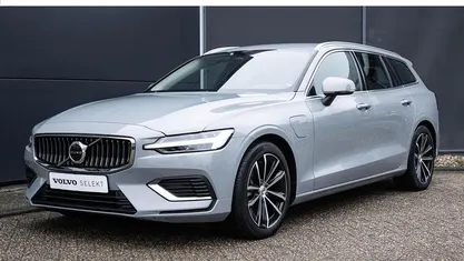 Grijs Occasion 2024 Volvo V60 Stationwagen | € 39.950 (Eerlijke prijs)