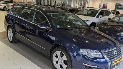 Blauw Gebruikt 2005 VW Passat Comfortline Stationwagen | € 2.444 (Eerlijke prijs)