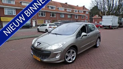 Occasion 2011 Peugeot 308 Signature Sky Hatchback | € 3.944 (Eerlijke prijs)