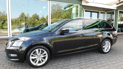 Occasion Skoda Octavia 116 PK (85 kW) 2020 Zwart Stationwagen