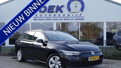 Occasion 2022 VW Golf VIII Life Stationwagen | € 21.840 (Goede deal)