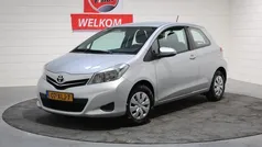 Grijs, metallic lak Gebruikt 2012 Toyota Yaris Hatchback | € 6.450 (Eerlijke prijs)